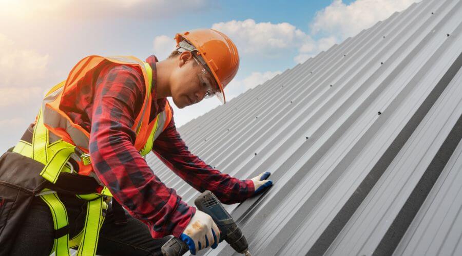 Professional gutter cleaning in Marathon, IA